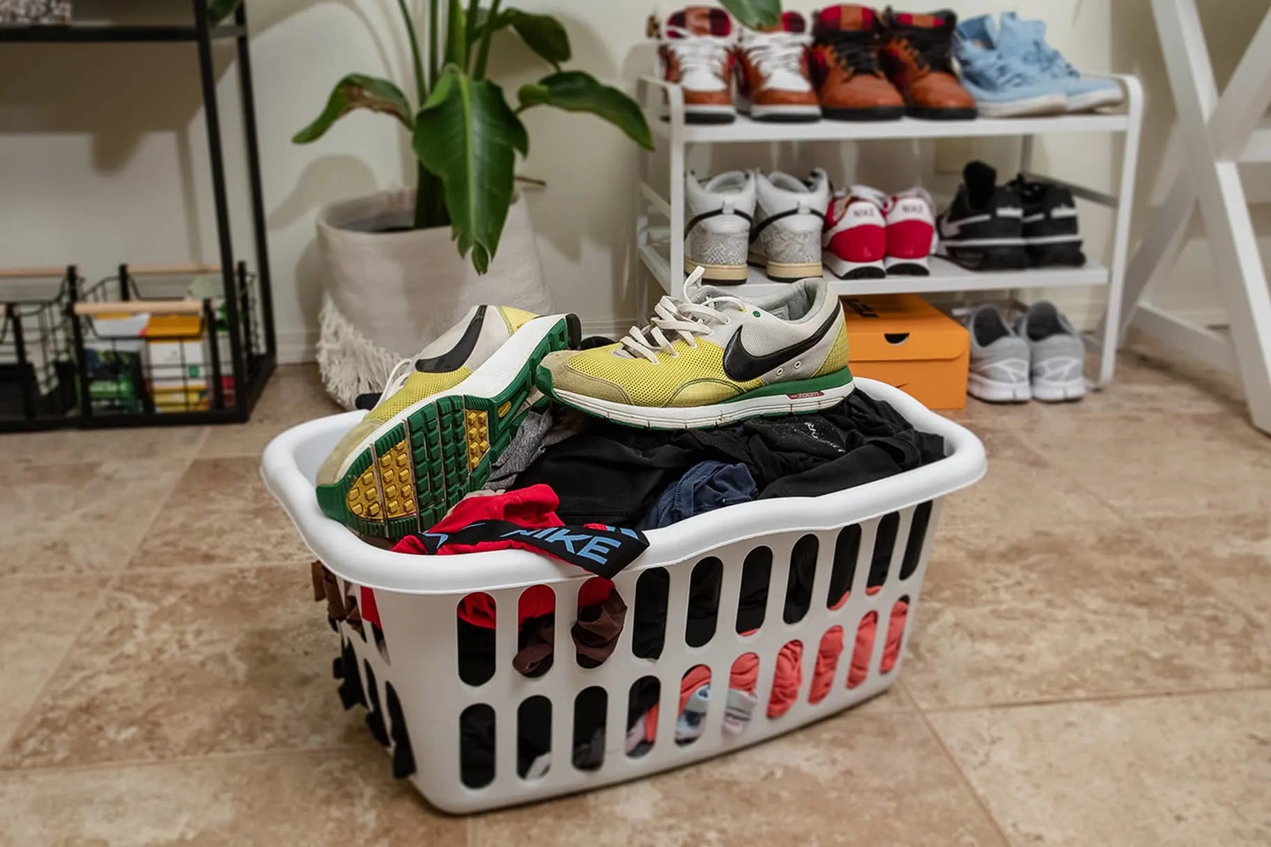 Waarom je je schoenen niet in de wasmachine moet gooien